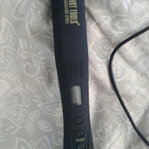 New hot tools ceramic flat iron